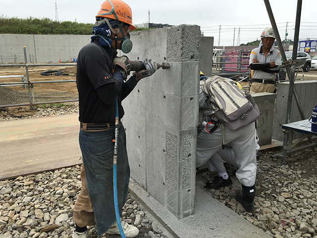 愛宕山文化交流センター新築工事　ビシャン斫り