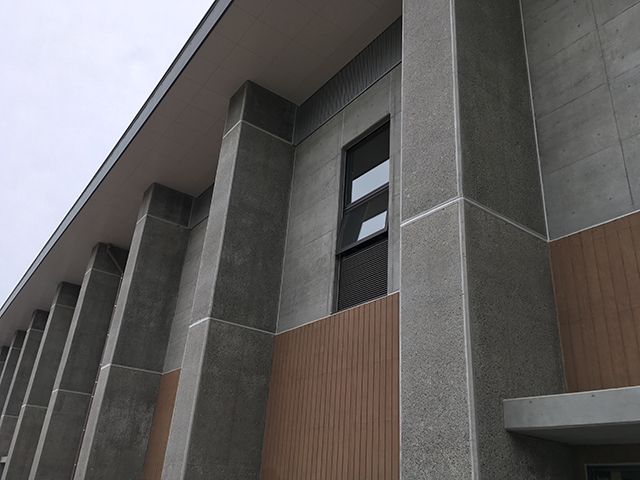 愛宕山文化交流センター新築工事　ビシャン斫り