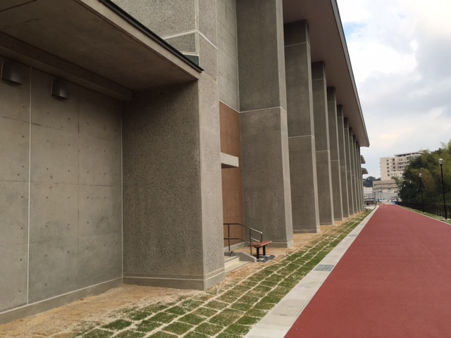 愛宕山文化交流センター新築工事　ビシャン斫り