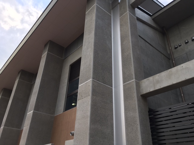 愛宕山文化交流センター新築工事　ビシャン斫り