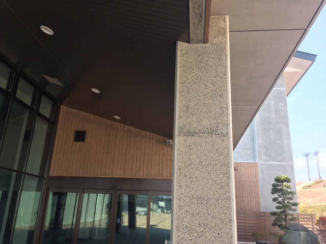 愛宕山文化交流センター新築工事　ビシャン斫り