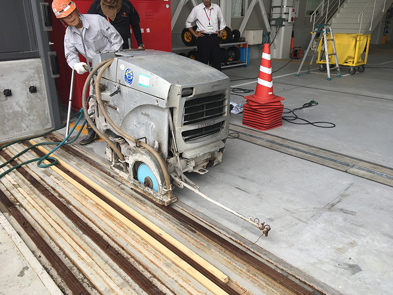 中日本航空 カッター工事